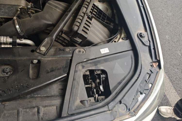 Used BMW 5 Series 2017 520Li Elegant Edition Engine Bay Left