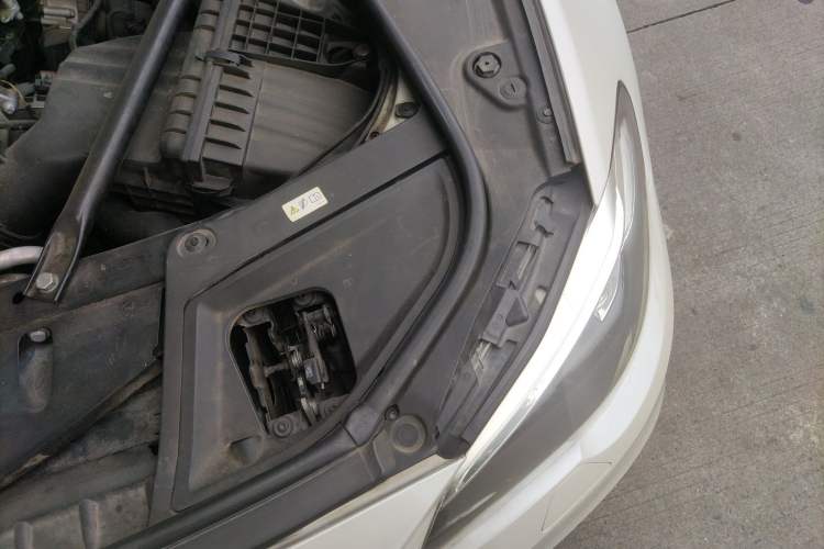 Used BMW 5 Series 2017 525Li Luxury Design Package Engine Bay Left