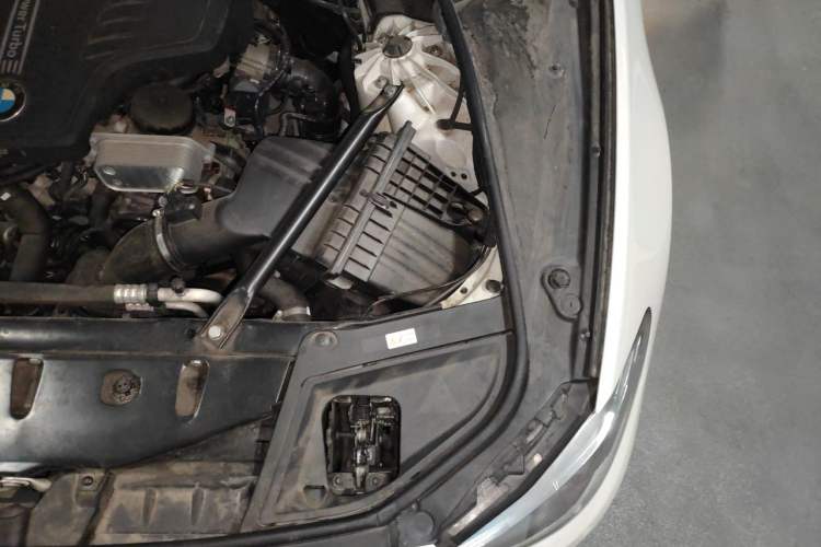 Used BMW 5 Series 2017 525Li Luxury Design Package Engine Bay Left
