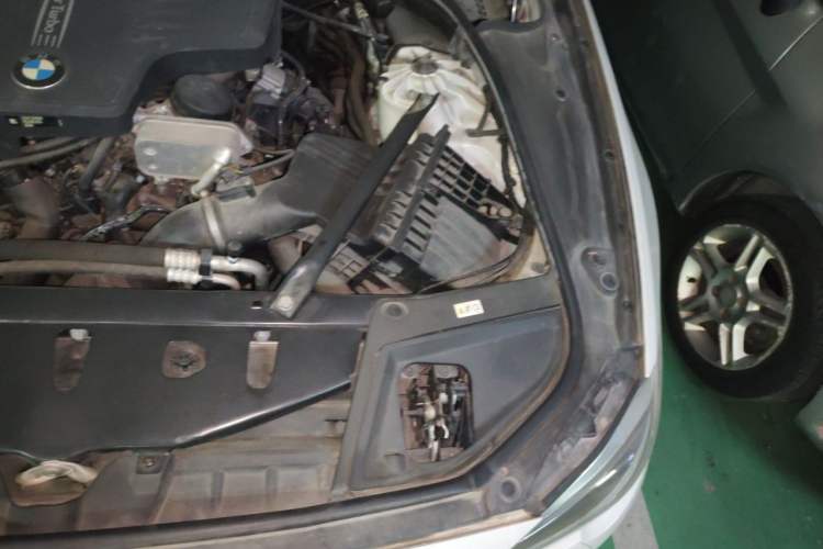 Used BMW 5 Series 2017 520Li Elegant Edition Engine Bay Left