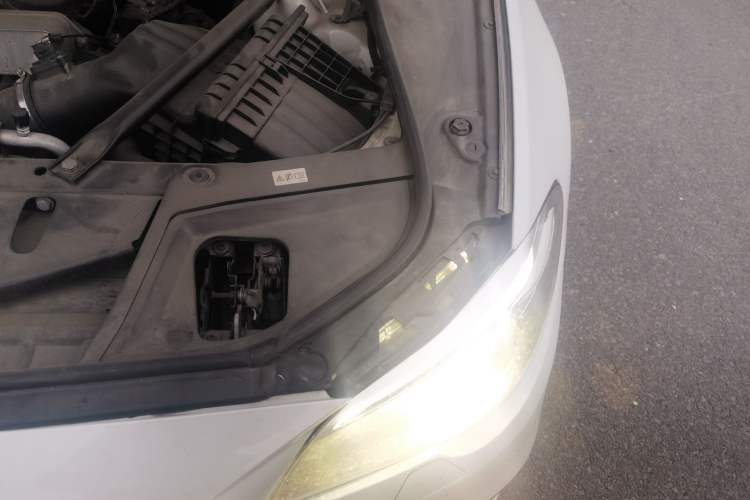 Used BMW 5 Series 2017 525Li Leading Model Engine Bay Left