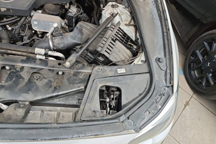 Used BMW 5 Series 2017 525Li Leading Model Engine Bay Left