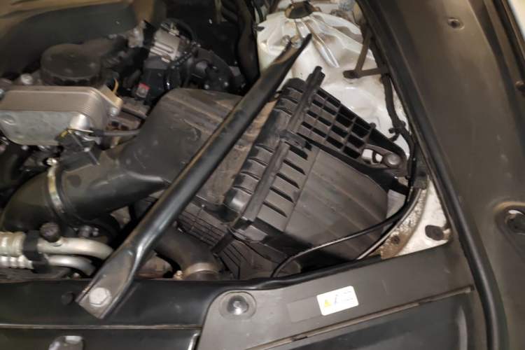 Used BMW 5 Series 2017 525Li Luxury Design Package Engine Bay Left