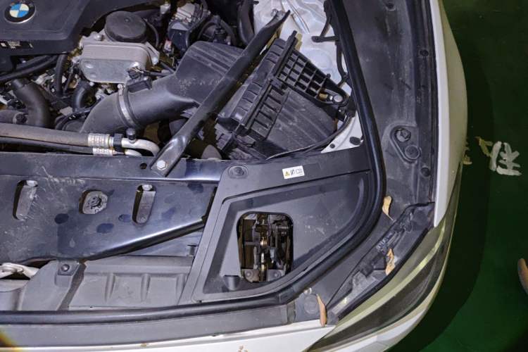 Used BMW 5 Series 2017 525Li Luxury Design Package Engine Bay Left