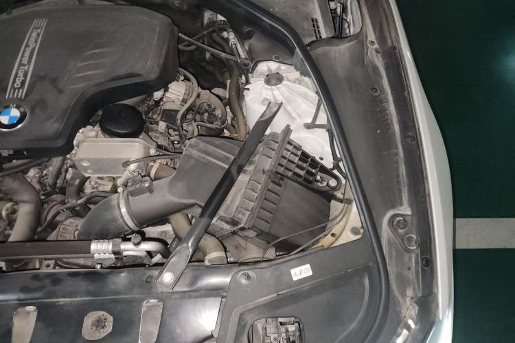 Used BMW 5 Series 2017 525Li Luxury Design Package Engine Bay Left