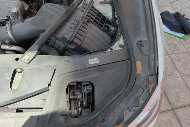 Used BMW 5 Series 2017 525Li Leading Model Engine Bay Left