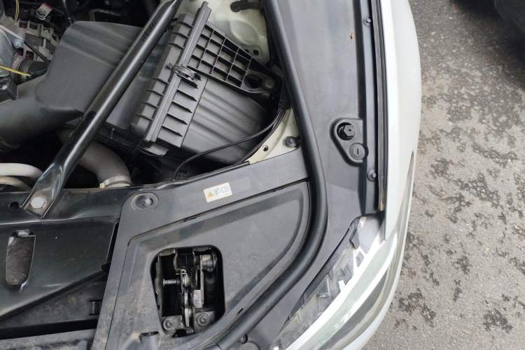 Used BMW 5 Series 2017 525Li Luxury Design Package Engine Bay Left