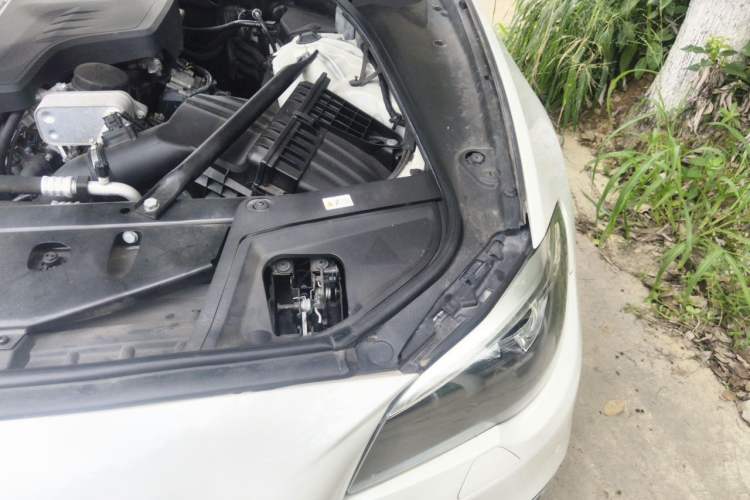Used BMW 5 Series 2017 525Li Luxury Design Package Engine Bay Left