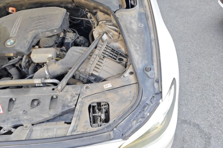 Used BMW 5 Series 2017 520Li Elegant Edition Engine Bay Left