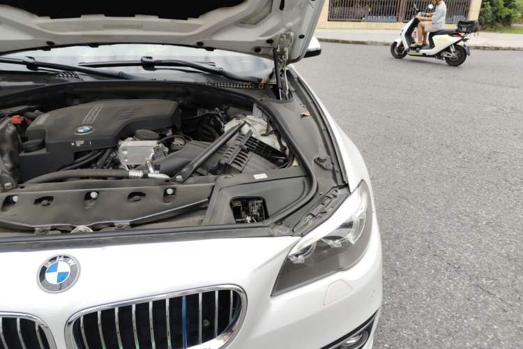 Used BMW 5 Series 2017 525Li Luxury Design Package Engine Bay Left