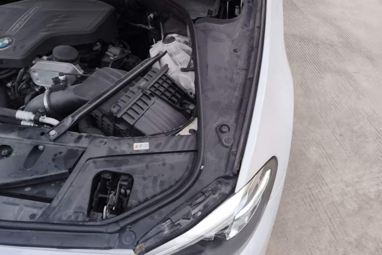 Used BMW 5 Series 2017 520Li Elegant Edition Engine Bay Left