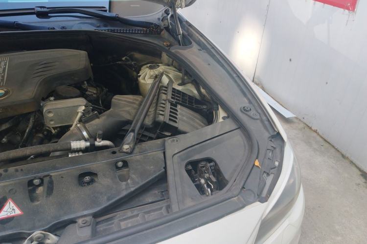 Used BMW 5 Series 2017 520Li Elegant Edition Engine Bay Left
