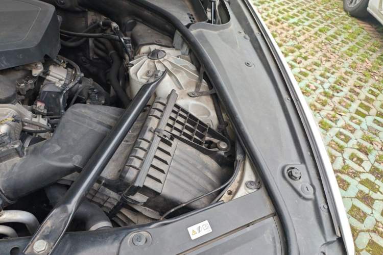 Used BMW 5 Series 2017 525Li Leading Model Engine Bay Left