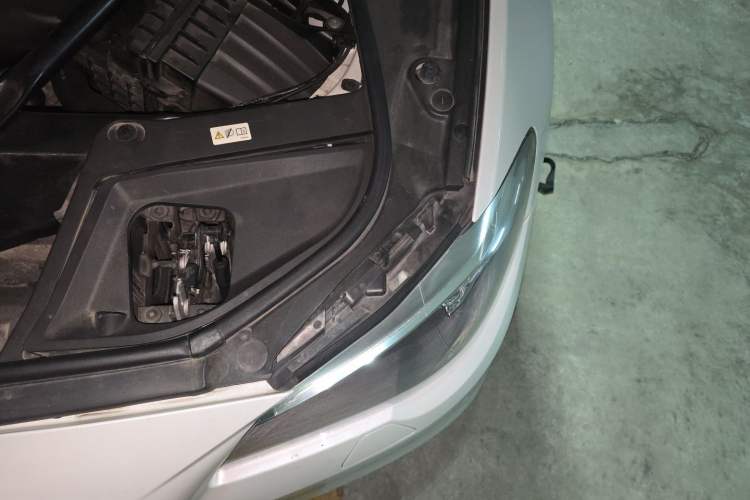 Used BMW 5 Series 2017 525Li Luxury Design Package Engine Bay Left