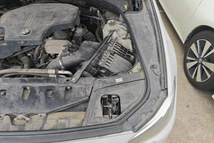 Used BMW 5 Series 2017 525Li Leading Model Engine Bay Left