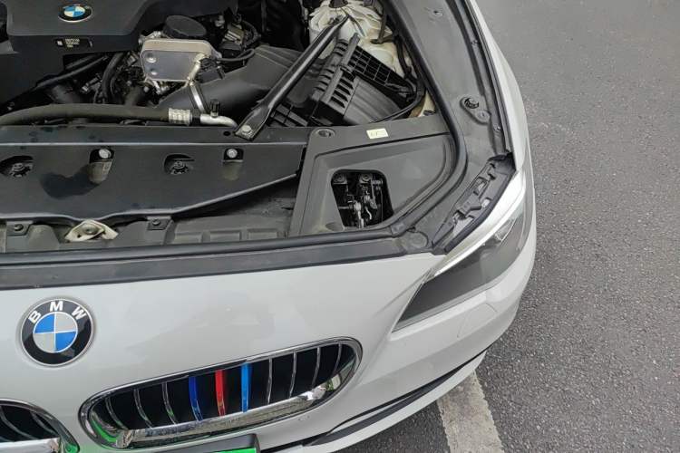Used BMW 5 Series 2017 525Li Leading Model Engine Bay Left