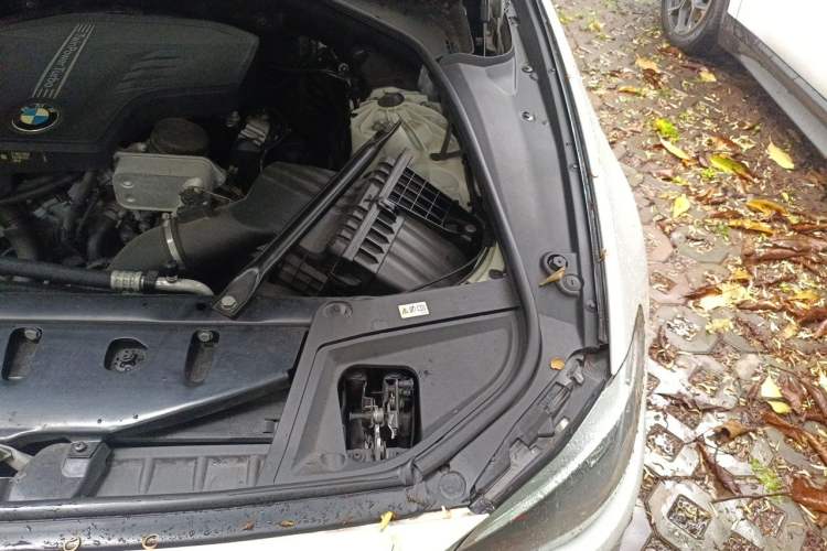 Used BMW 5 Series 2017 525Li Leading Model Engine Bay Left