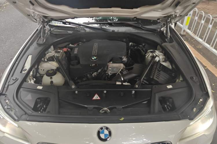 Used BMW 5 Series 2017 520Li Elegant Edition Engine Bay
