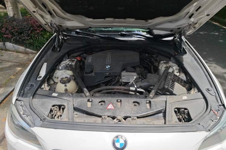 Used BMW 5 Series 2017 528Li Leading Model Engine Bay