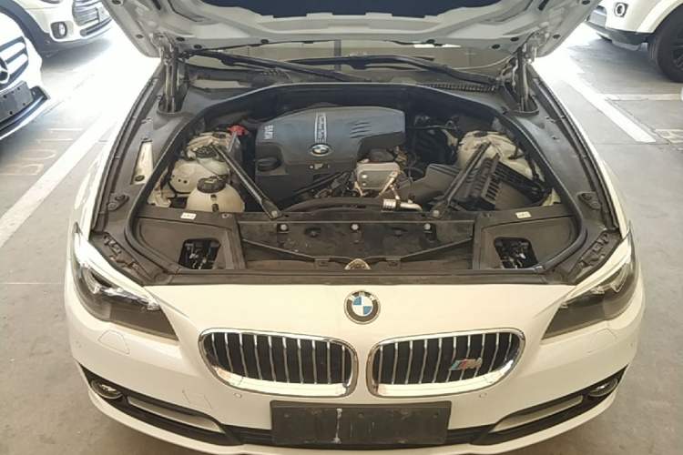 Used BMW 5 Series 2017 525Li Leading Model Engine Bay