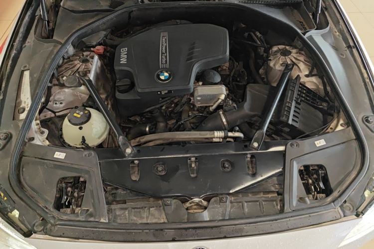 Used BMW 5 Series 2017 525Li Leading Model Engine Bay