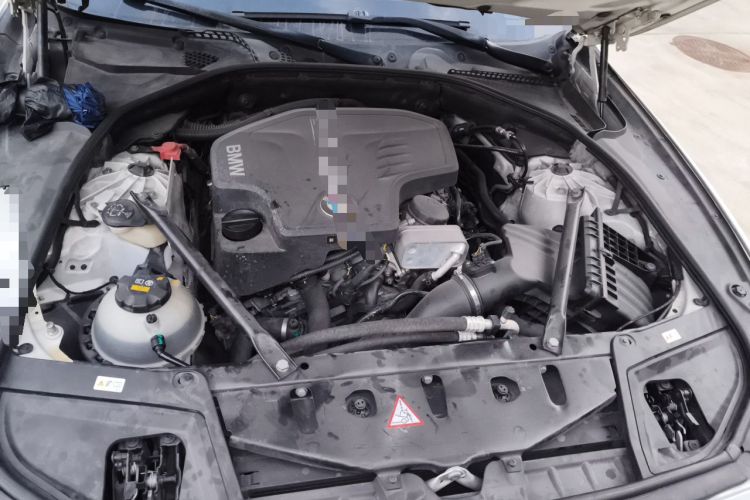 Used BMW 5 Series 2017 520Li Elegant Edition Engine Bay
