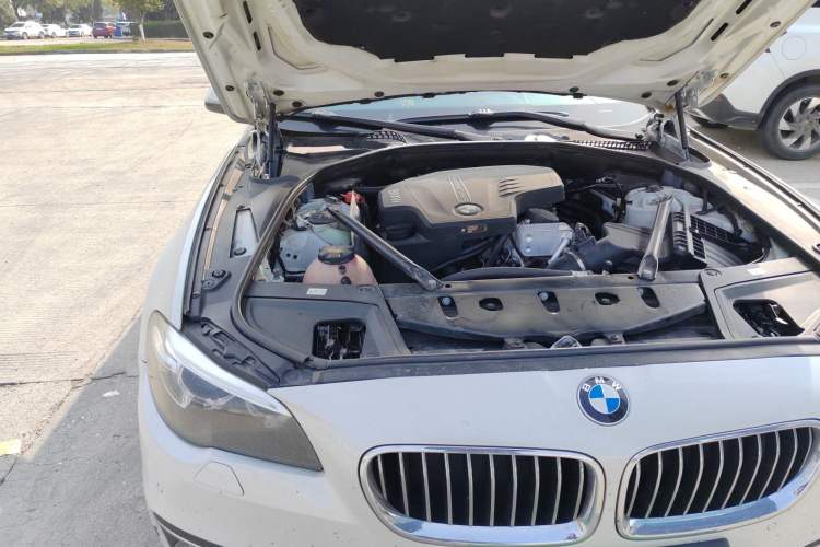 Used BMW 5 Series 2017 525Li Luxury Design Package Engine Bay Right