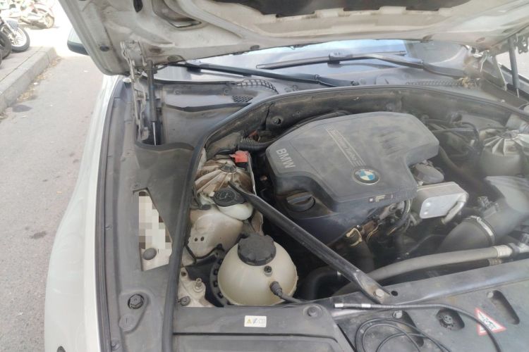 Used BMW 5 Series 2017 520Li Elegant Edition Engine Bay Right