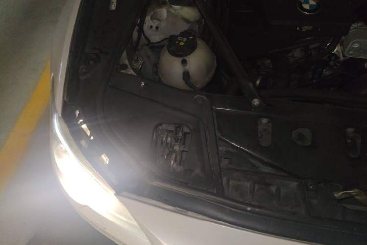 Used BMW 5 Series 2017 520Li Elegant Edition Engine Bay Right