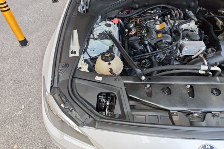 Used BMW 5 Series 2017 525Li Leading Model Engine Bay Right