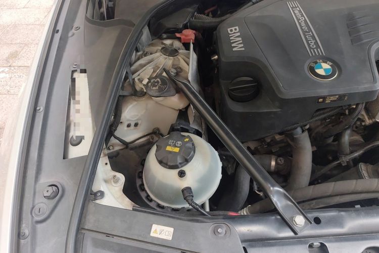 Used BMW 5 Series 2017 520Li Elegant Edition Engine Bay Right