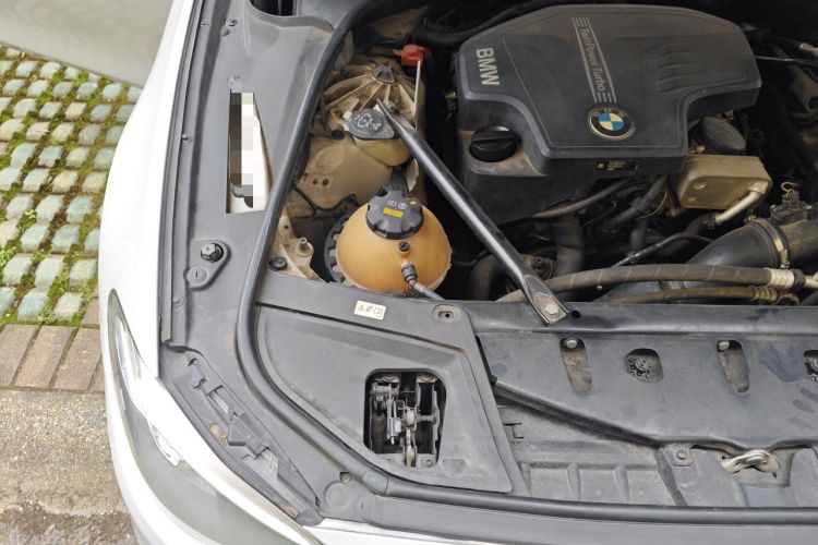 Used BMW 5 Series 2017 525Li Luxury Design Package Engine Bay Right