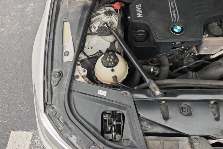 Used BMW 5 Series 2017 520Li Elegant Edition Engine Bay Right