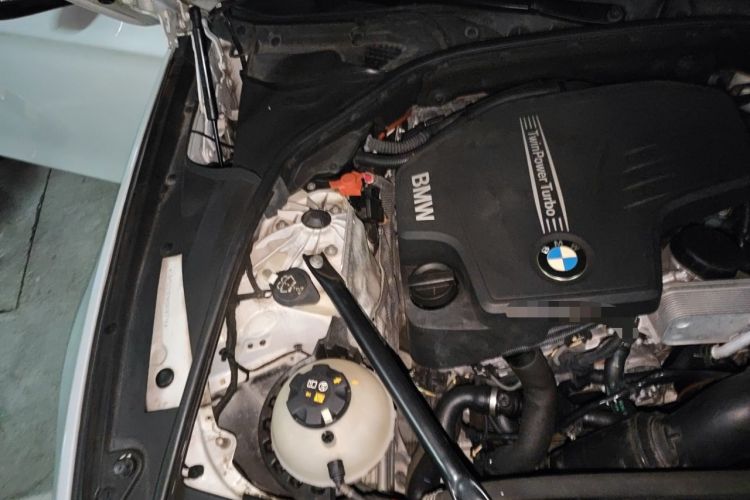 Used BMW 5 Series 2017 525Li Luxury Design Package Engine Bay Right