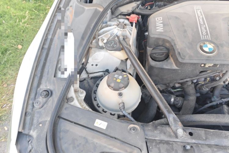 Used BMW 5 Series 2017 525Li Luxury Design Package Engine Bay Right