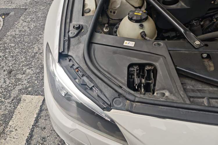 Used BMW 5 Series 2017 528Li Leading Model Engine Bay Right