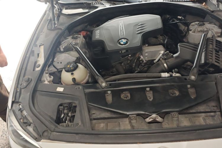 Used BMW 5 Series 2017 520Li Elegant Edition Engine Bay Right