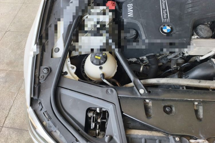 Used BMW 5 Series 2017 520Li Elegant Edition Engine Bay Right