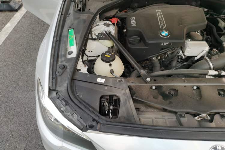 Used BMW 5 Series 2017 525Li Leading Model Engine Bay Right
