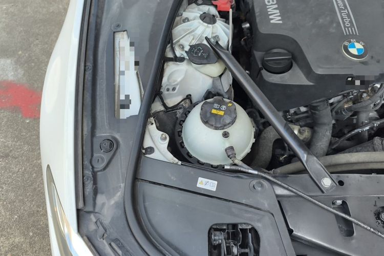 Used BMW 5 Series 2017 525Li Luxury Design Package Engine Bay Right