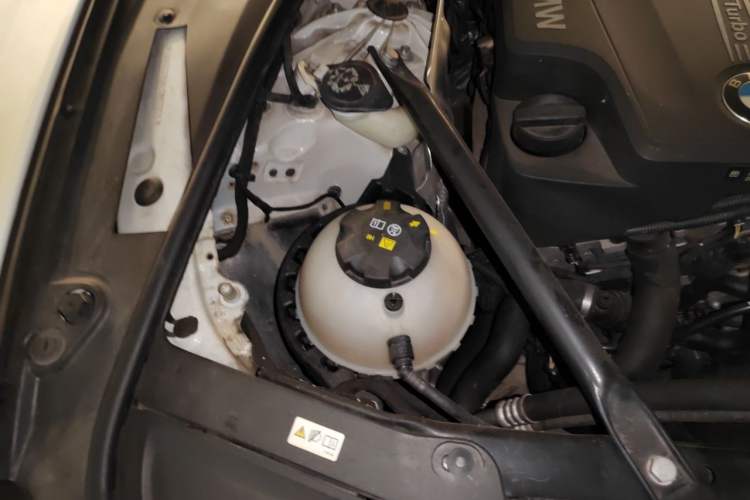 Used BMW 5 Series 2017 525Li Luxury Design Package Engine Bay Right