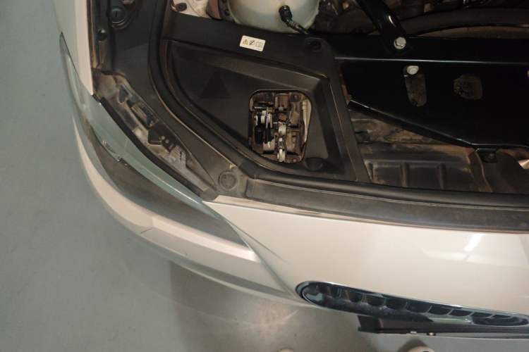 Used BMW 5 Series 2017 525Li Luxury Design Package Engine Bay Right
