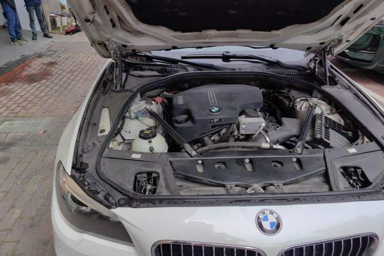 Used BMW 5 Series 2017 525Li Leading Model Engine Bay Right
