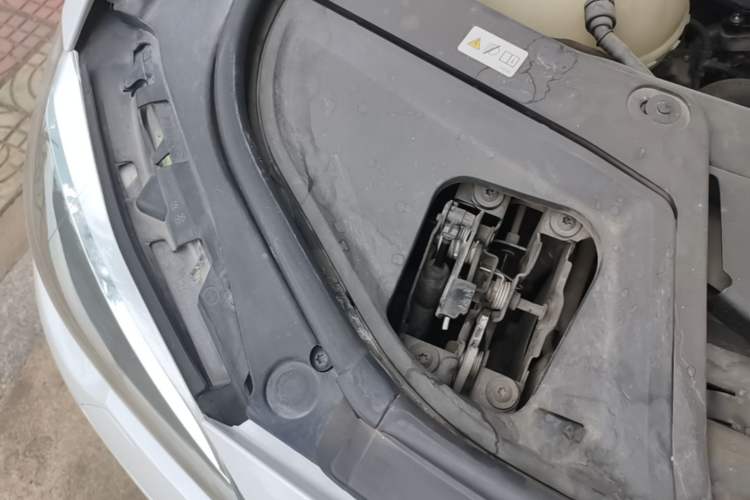 Used BMW 5 Series 2017 520Li Elegant Edition Engine Bay Right