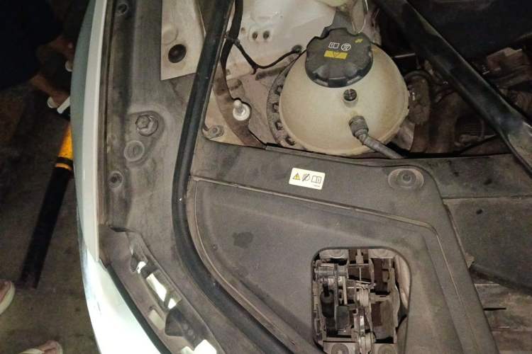 Used BMW 5 Series 2017 525Li Luxury Design Package Engine Bay Right