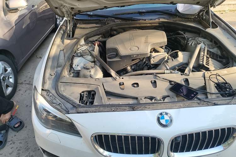 Used BMW 5 Series 2017 520Li Elegant Edition Engine Bay Right