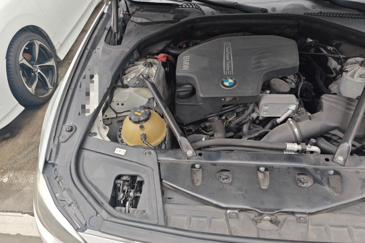 Used BMW 5 Series 2017 520Li Elegant Edition Engine Bay Right
