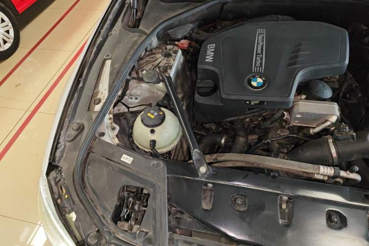 Used BMW 5 Series 2017 525Li Leading Model Engine Bay Right