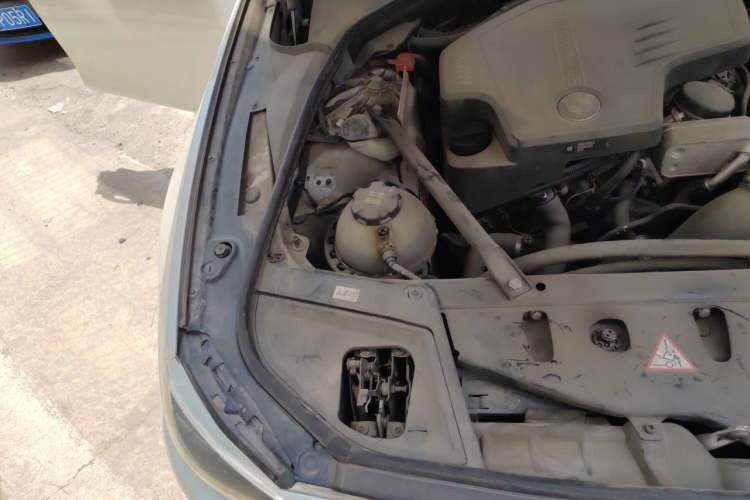 Used BMW 5 Series 2017 520Li Elegant Edition Engine Bay Right