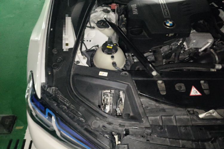 Used BMW 5 Series 2017 525Li Luxury Design Package Engine Bay Right